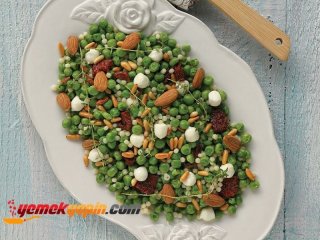 Bezelyeli Kuskus Salatası