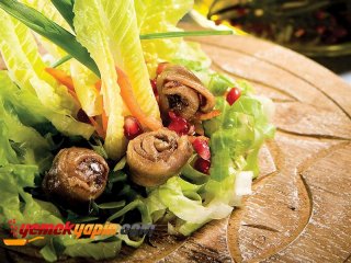ANÇUEZLİ YEŞİL SALATA