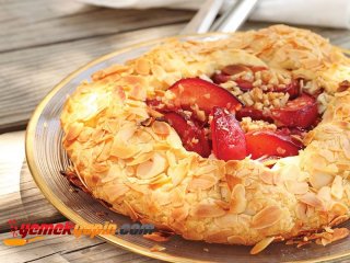 KIRMIZI ERİKLİ, BADEMLİ TART