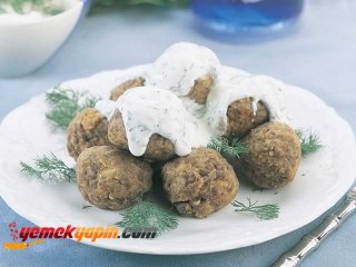 Yoğurt Soslu ve Cevizli Saray Köftesi