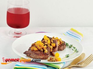 SARI BİBER VE YEŞİL ZEYTİN GARNİTÜRLÜ KUZU BONFİLE