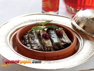 VİŞNELİ, ETLİ YAPRAK SARMA