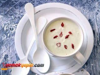 Acılı Soğuk Avokado Çorbası