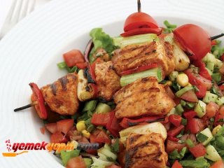 Tavuklu Şiş Kebap Salatası