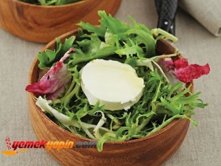Keçi Peynirli Akdeniz Salatası
