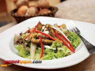 Taze Rezeneli Kereviz Salatası