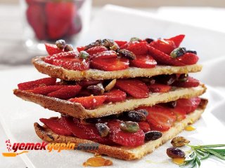 BOL ÇİLEKLİ, ANTEP FISTIKLI TART