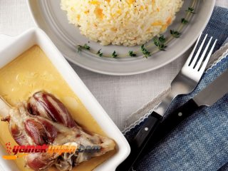 FIRINDA KUZU İNCİK YANINDA HAVUÇLU PİLAV İLE