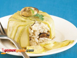 Kabak Kasesinde Midyeli Ve Mantarlı Dolma