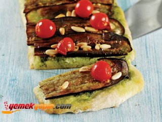 PESTO SOSLU VE PATLICANLI PİZZA