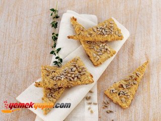 Otlu ve Taneli Yulaflı Üçgen Kurabiye