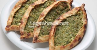 Fıstıklı Şekerli Börek