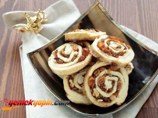 Peynirli ve Çerezli Fırıldak Kurabiye