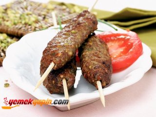 Antepfıstıklı Şiş Köfte