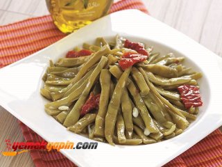 Kuru Domatesli Zeytinyağlı Taze Fasulye