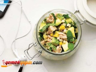 AVOKADOLU VE BUĞDAYLI SALATA