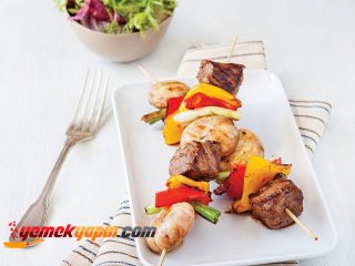 MANTARLI VE RENKLİ BİBERLİ KONTRFİLE ŞİŞ