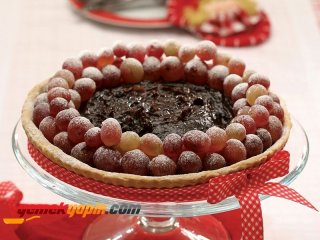 KIRMIZI ÜZÜMLÜ VE ÇİKOLATALI TART