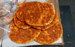 En pratik ve leziz biberli ekmek tarifi