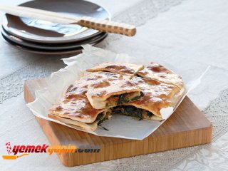 PAZILI TEPSİ BÖREĞİ