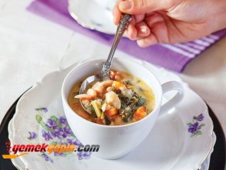 Bulgurlu Ve Terbiyeli Karalahana Çorbası