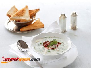 Erişteli Bezelye Çorbası