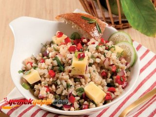 Taze Otlu Buğday Salatası