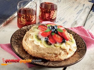 MERENGLİ VE FINDIK EZMELİ PASTA