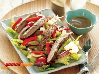 Soslu Ve Biftekli Salata