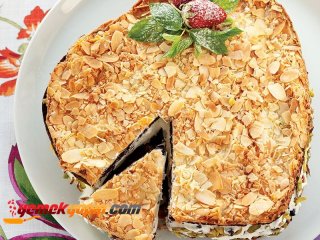 BADEM KAPLAMALI BEZELİ ÇİKOLATALI PASTA