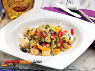 Krutonlu Ve Renkli Köz Biberli Salata