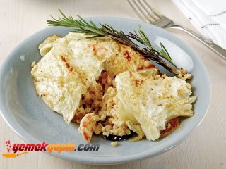 LAHANA ÇANAĞINDA KARİDESLİ BULGUR