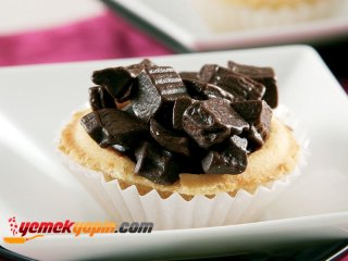 VİŞNELİ VE PARÇA ÇİKOLATALI TARTÖLET