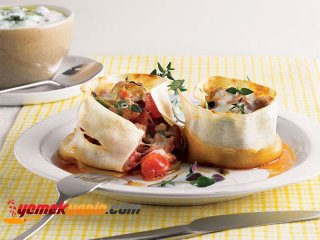 KUŞBAŞI ETLİ LAZANYA KUPLARI