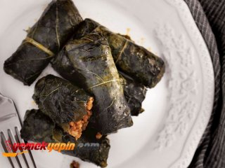 Güveçte Karalahana Sarması