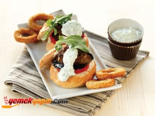 BAHARATLI VE KUŞ ÜZÜMLÜ KÖFTE