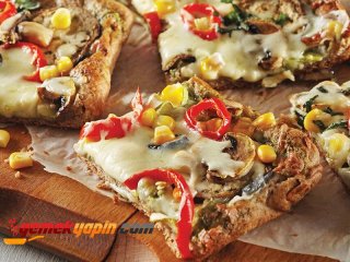 PESTO SOSLU, SEBZELİ KEPEKLİ PİZZA