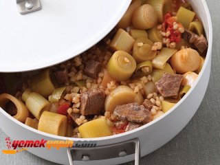 BULGURLU VE ETLİ PIRASA