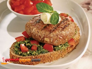 Pesto Soslu Hamburger Köftesi