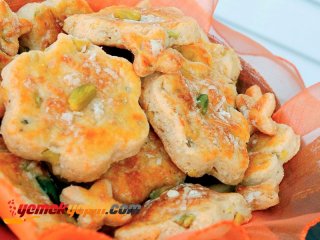 Parmesanlı Çiçek Kurabiye