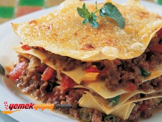 Kıymalı Renkli Lazanya