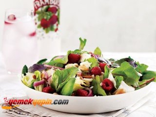 YABAN MERSİNLİ VE KİVİLİ SALATA