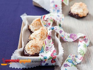 ÇİKOLATALI VE HİNDİSTAN CEVİZLİ KURABİYE