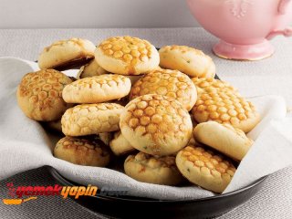 LABNE PEYNİRLİ VE OTLU YUMUŞAK KURABİYE