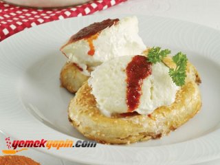 KIYMALI GÜL BÖREĞİ