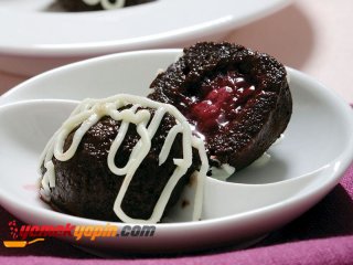 BÖĞÜRTLENLİ TRUFFLE