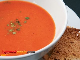 Közlenmiş Kırmızı Biberli Domates Çorbası
