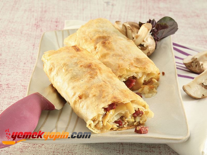 SUCUKLU MANTARLI BÖREK - Yemek Tarifleri